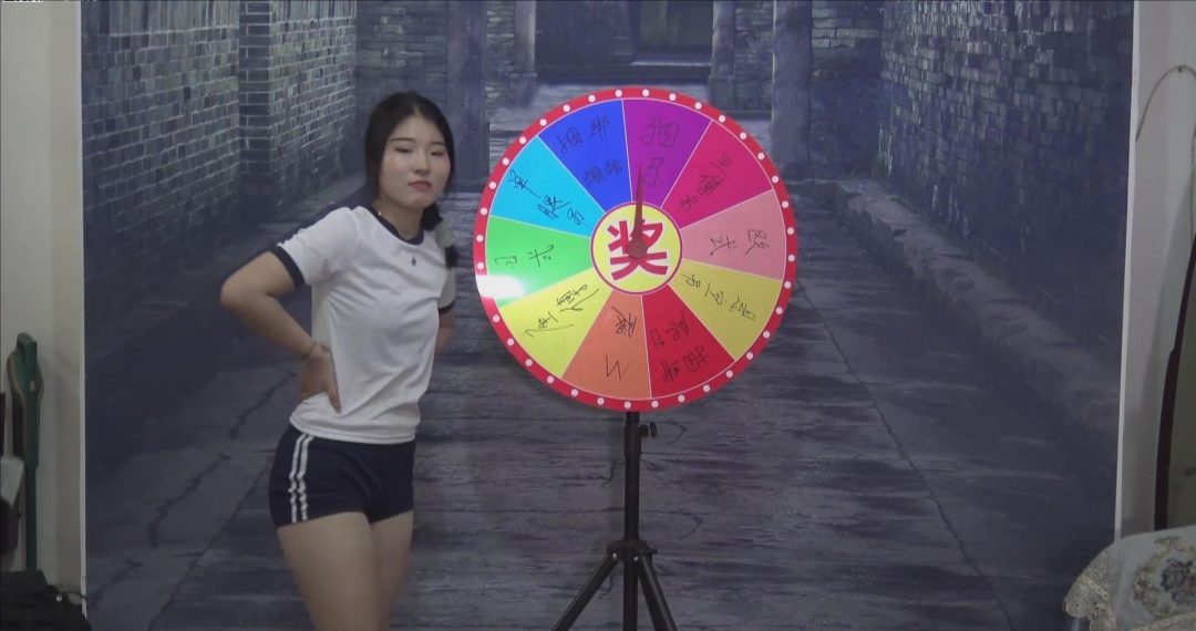 《双女M转盘捆绑游戏 二 》 双M转盘抽奖玩捆绑游戏，转到什么项目玩什么项目-2