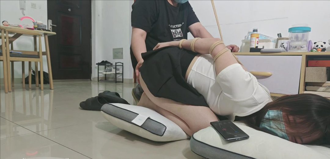 《GD绳束》模特桃桃 直臂捆绑 强行跪姿-4