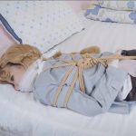 记者小姐捆绑后丝袜调教