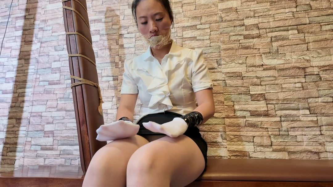 紫涵被捆绑堵嘴，剥夺感官后用铁链锁进笼子-2