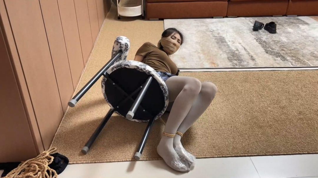 DID剧情片《租房有风险》（下）恩可主演，女孩被长时间捆绑监禁+酷刑折磨，榨干所有财产，被加固捆绑的她能否逃出生天？-17