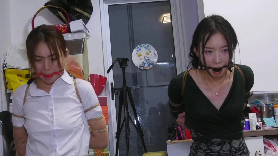 定拍转公映《绑票 》 下集 领导来女王家接女孩，她在女王家里看到女王残酷折磨女孩，领导把女王打倒擒获女王，领导用同样的花样折磨女王-12