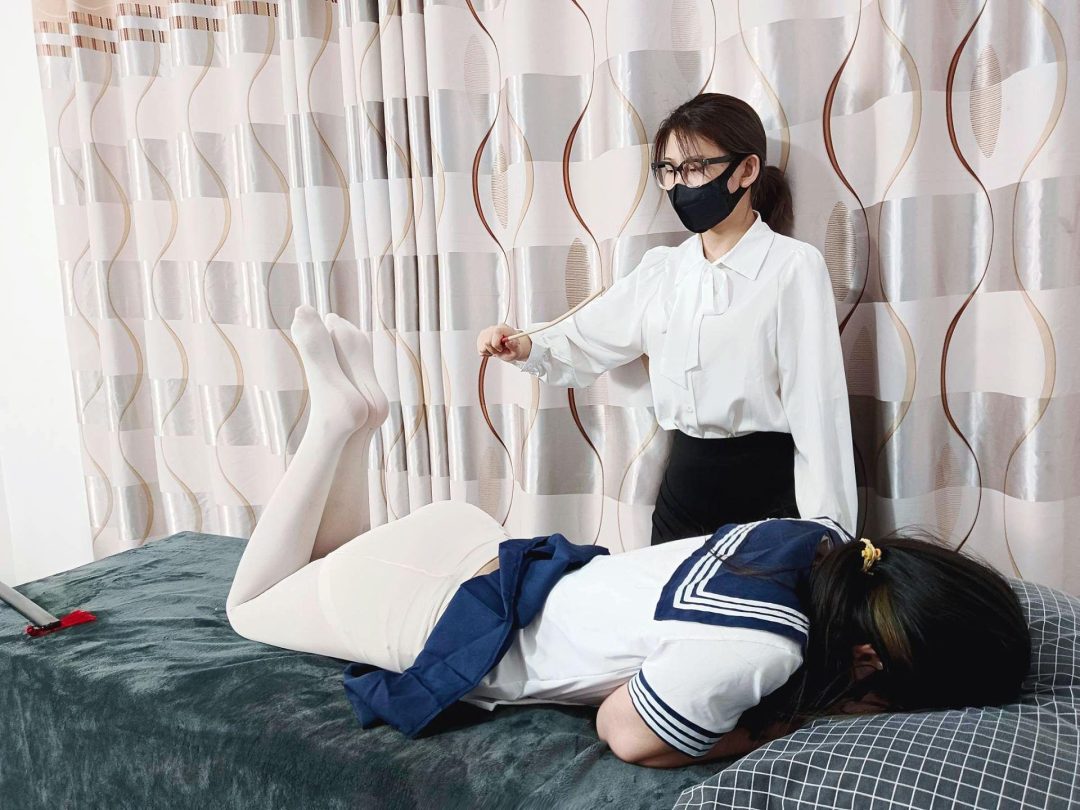 严厉女教师（双女 SP 打脚心 罚跪 体罚）-5