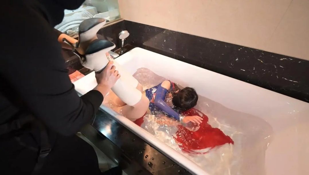 （丝竹出品）女超人湿身-1