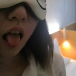灵言单腿吊哭泣