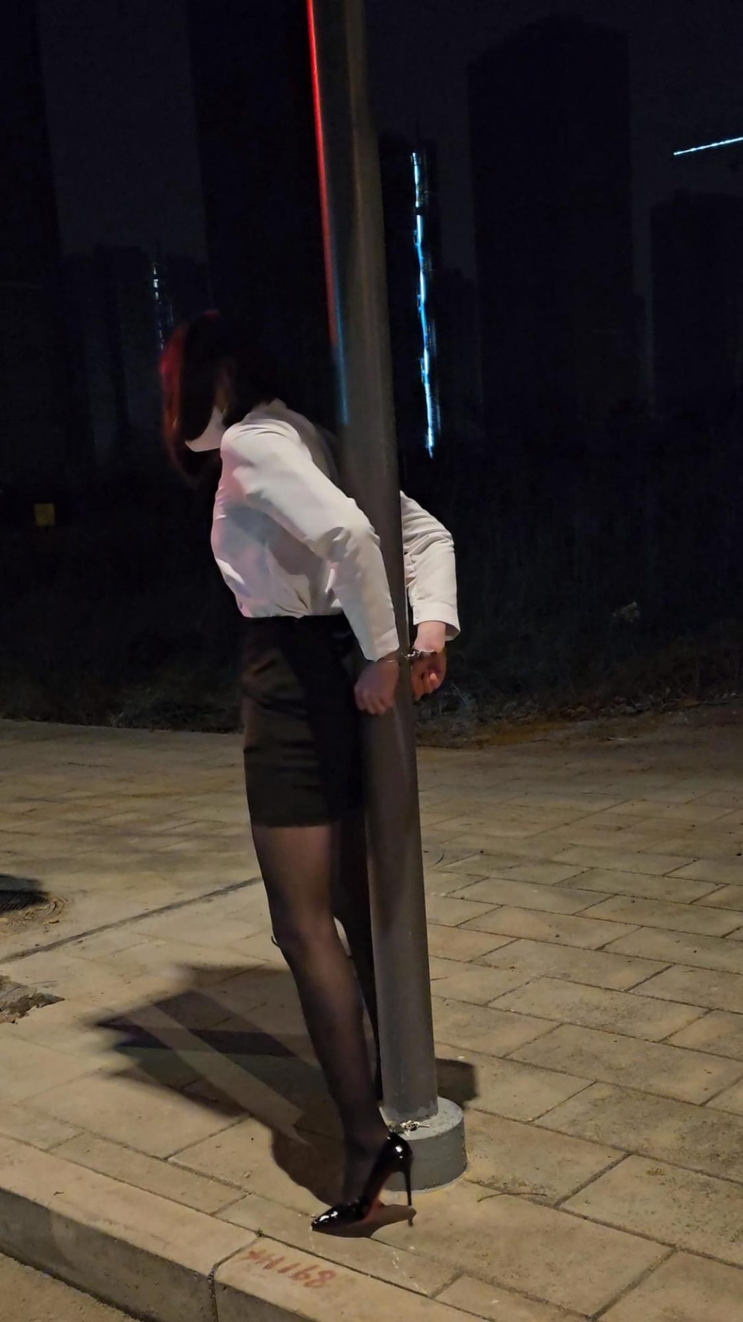 OL楼道西装手铐+蒙眼背铐在红绿灯杆上SubM-3