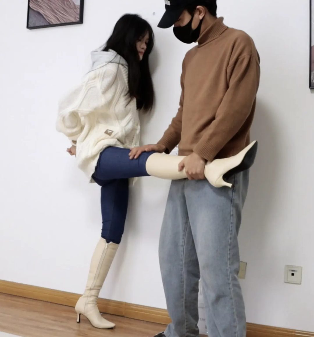 得意客定制-沉睡的牛仔裤长靴女侠浑然不知危险逼近-4