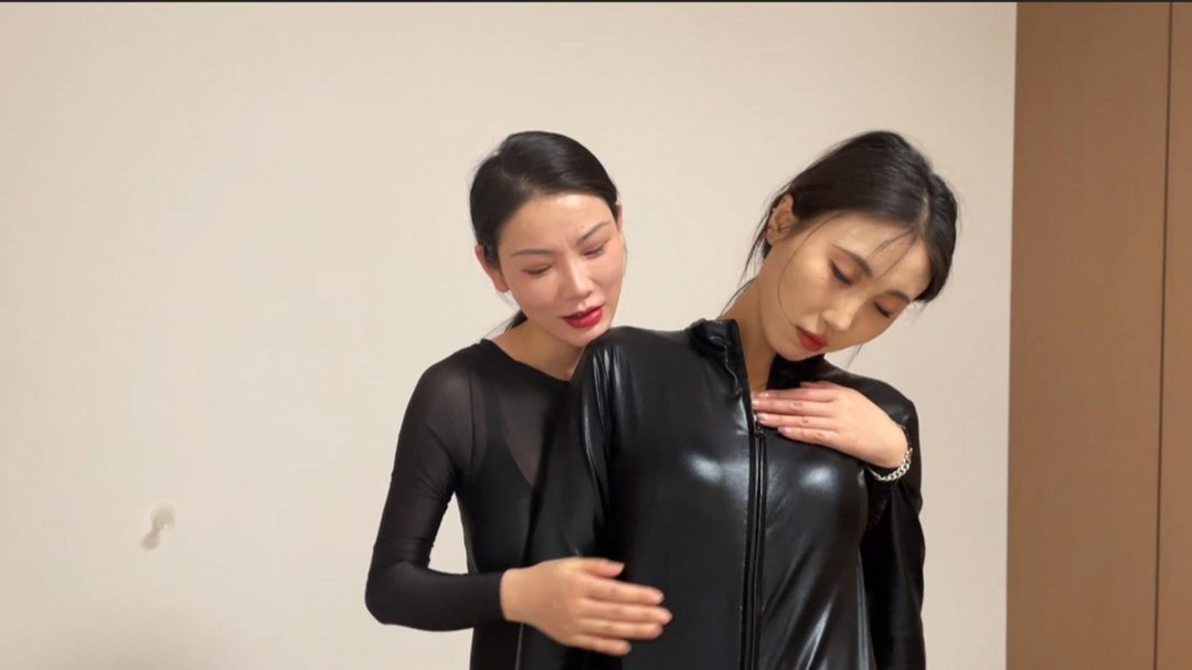 【云雀定拍】《不自量力的女飞贼》一小时全集 女特工居家自缚被趁虚而入迷晕玩弄,苏醒后挣脱束缚成功反杀女飞贼,最后通过K9羞辱和超紧驷马将女飞贼调教成自己的女奴-6 【云雀定拍】《不自量力的女飞贼》一小时全集 女特工居家自缚被趁虚而入迷晕玩弄,苏醒后挣脱束缚成功反杀女飞贼,最后通过K9羞辱和超紧驷马将女飞贼调教成自己的女奴-6