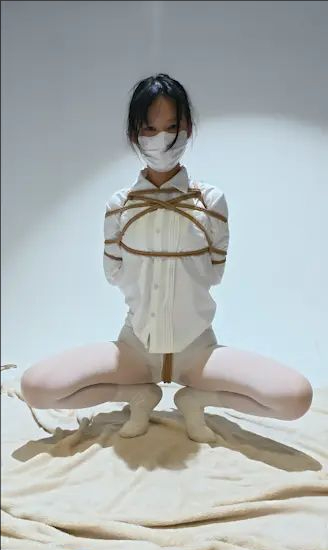 小羊倒立吊缚起飞定拍-2