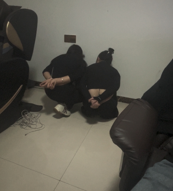 工作室信新来两个美女初调教-4
