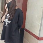 模特带着手铐在农村租房和大姐搭讪