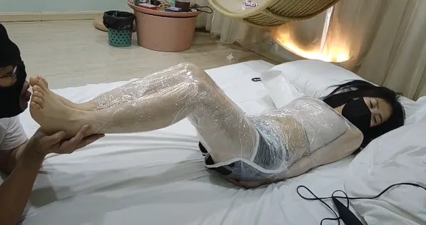 《少女遇难记》-入室绑架剧情+丝袜口罩封嘴+欧式直臂+驷马拉紧+TD+挠脚心+舔足+保鲜膜全包+双脚TK+乳夹+八字开腿+皮革拘束等等-3 《少女遇难记》-入室绑架剧情+丝袜口罩封嘴+欧式直臂+驷马拉紧+TD+挠脚心+舔足+保鲜膜全包+双脚TK+乳夹+八字开腿+皮革拘束等等-3