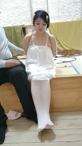 舞蹈少女浴缸放置+一字马劈叉+丝袜全包+足底TK+五花大绑-4