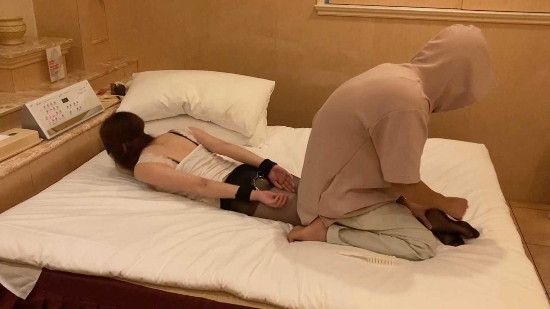 【个人私拍】约拍超怕痒的素人全身TK-3
