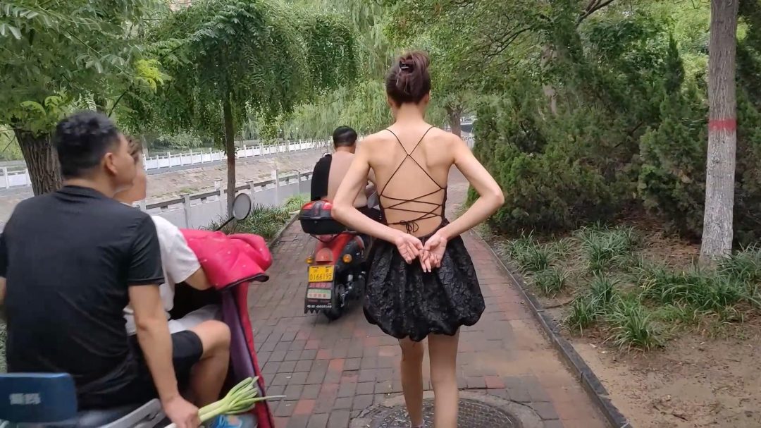 一绳所爱定拍，陈婧舒户外，10cm高跟，扎带捆拇指，散步逛街戴口球-3