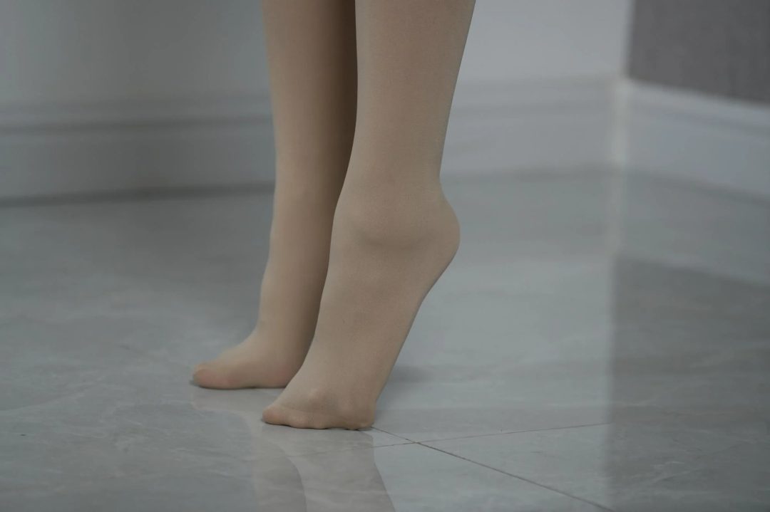 【灰太狼的羊】高冷女神体验游戏失败遭“绳艺吊缚+挠痒痒”-9