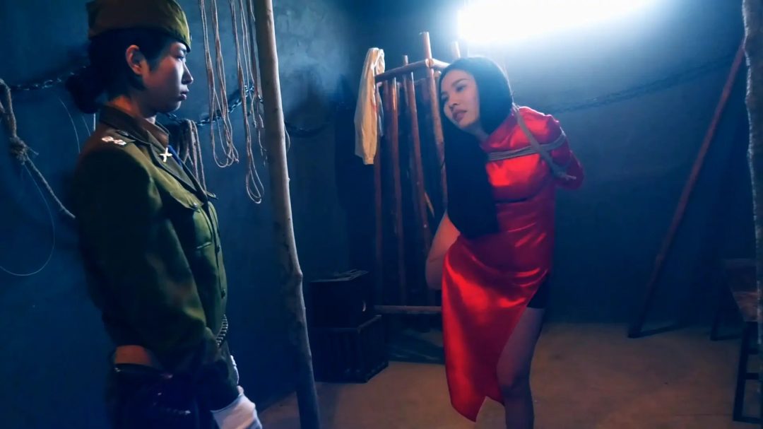 定拍女烈片《红岩英烈 2》 下集 敌人在对沈林芳和蔡美霞严刑逼供被折磨的遍体鳞伤最后被杀害-1