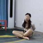 《剧情片做人不要太苛刻 上》白领恩可网购丝袜给差评惨遭快递小哥挟私报复，口球塞嘴丝袜蒙眼全身海老缚动弹不得