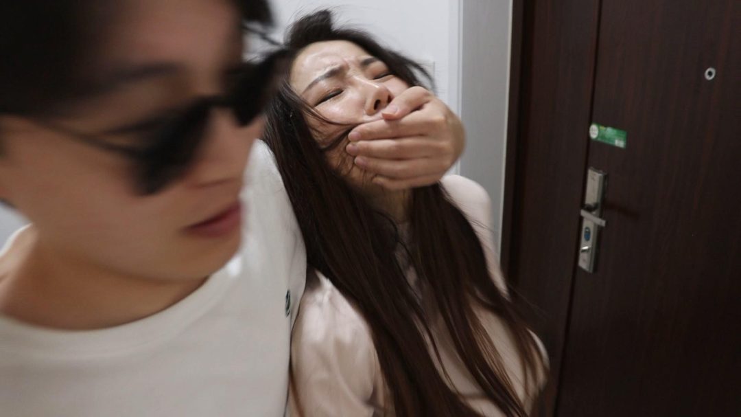 柳洋主演DID剧情片《少妇家暴危机》（上）美貌少妇被老公怀疑外遇遭监禁拷问失禁！-12