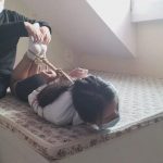 大学生捆绑训练 驷马放置脚心挠痒痒 最后给她带上扣球 蒙上眼睛 让她在房间里完成寻找自己手机的任务