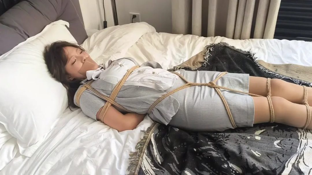 肉丝秘书小姐姐被捆绑堵嘴驷马折磨-4