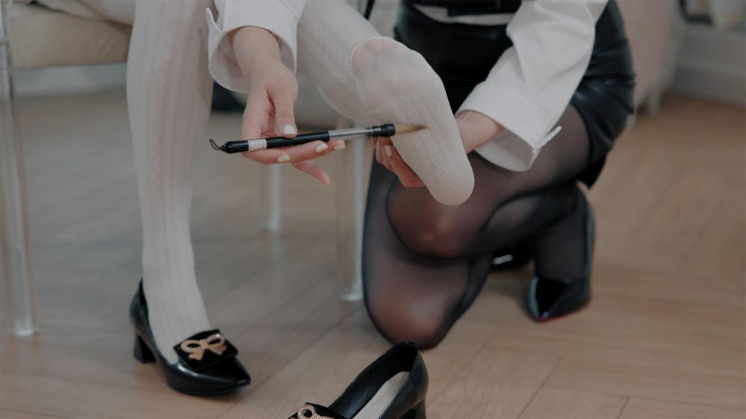 黑丝女S捆绑调教白丝小萝莉-4