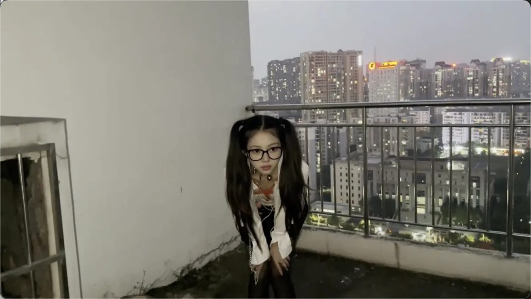 【极品黑丝JK】【我的AI萝莉】【每一帧都很爱】听说楼顶的风景不错,带你上来看看-3