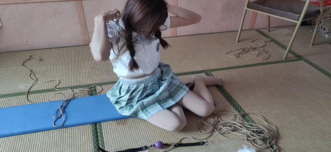 大学生妍妍《日式海老缚和日式驷马》-9