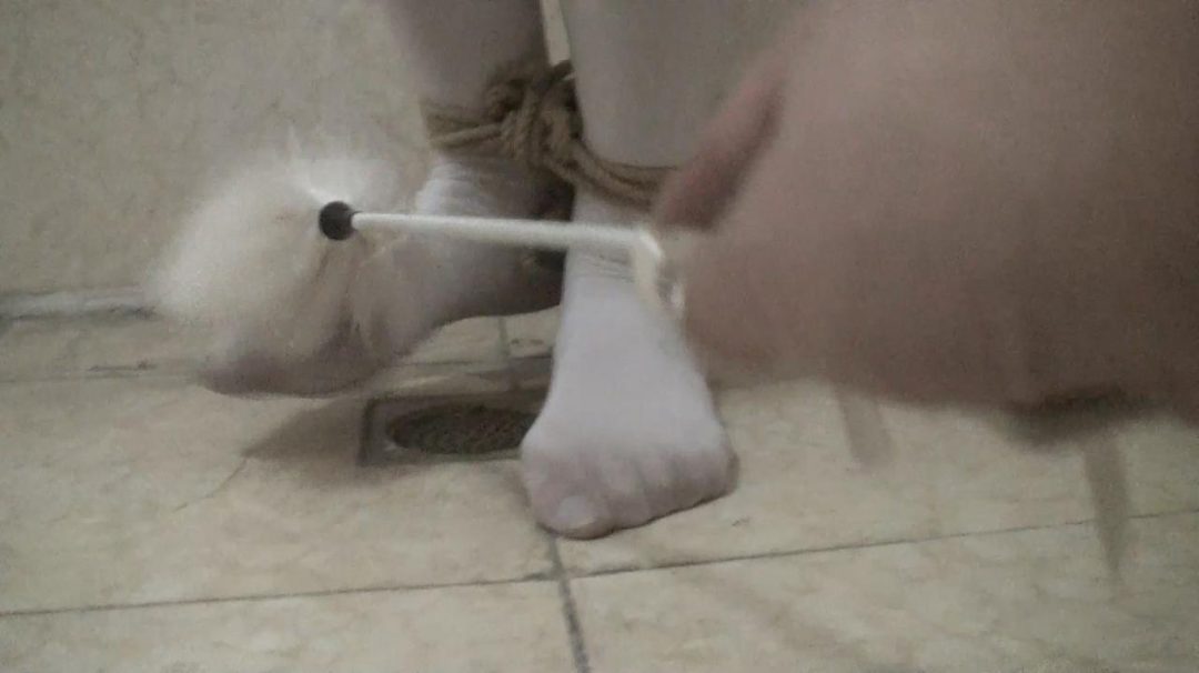 逍遥定拍~猥琐男第一人称视角持枪入室劫持大美女韩懿02;卫生间囚禁调教-6