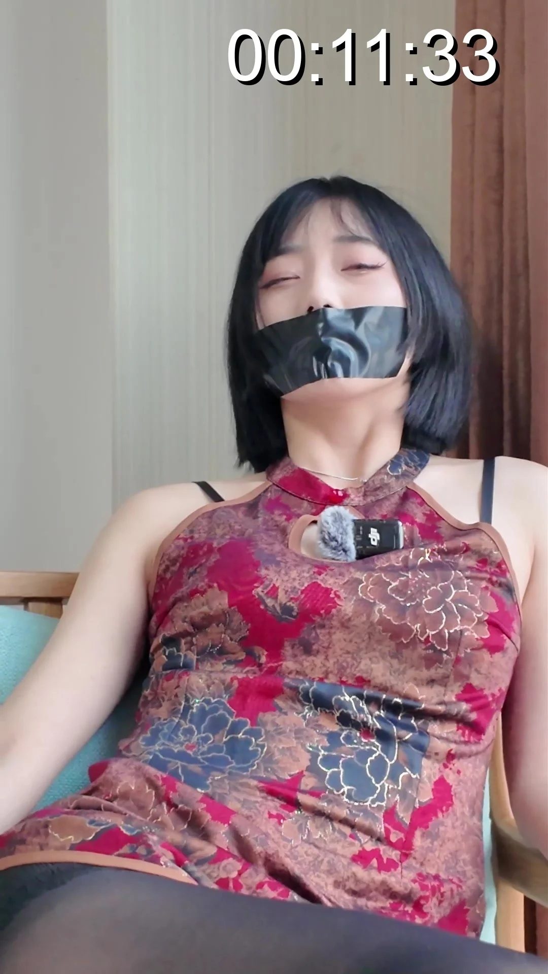 【Chirsgag】旗袍黑丝妹妹胶带捆绑封嘴 头套丝袜被疯狂玩弄-4