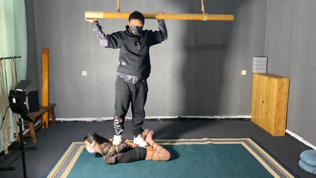 30岁成熟少妇被玩弄。很爽。还说要把女儿带过来一块-7