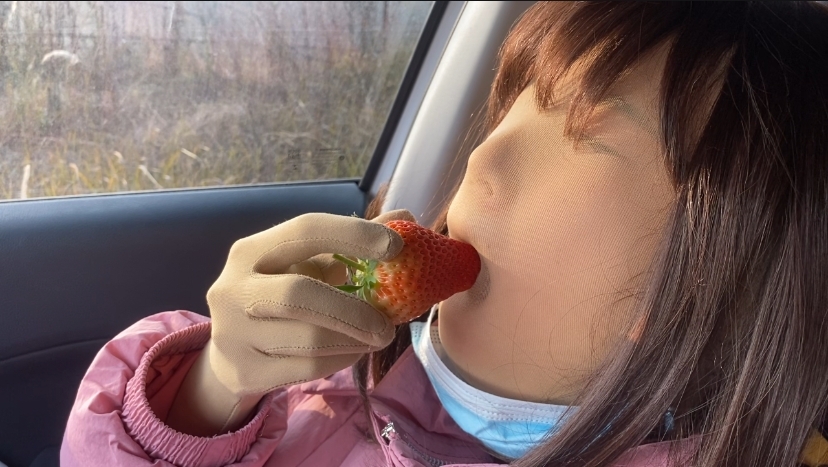 继爱姬老前辈后。咱们也穿着zentai全包去草莓采摘园了~走另类的路线，展示个人的风采，不为别人的言论和目光所活-10
