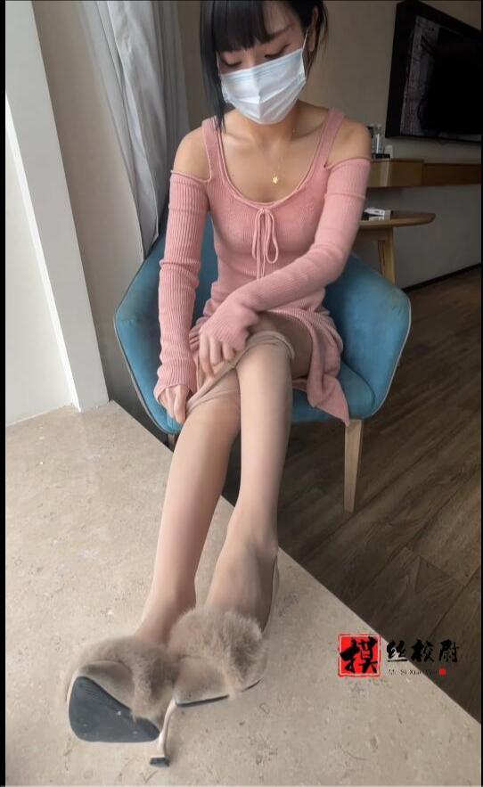 高冷妹妹初次体验舔脚-2