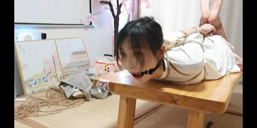 奥特曼雨琪定拍作品 直臂驷马 口水直流 裸足脚底 下集-2