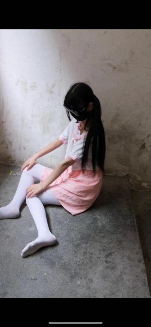 萌妹子双马尾白丝户外弄脏-5