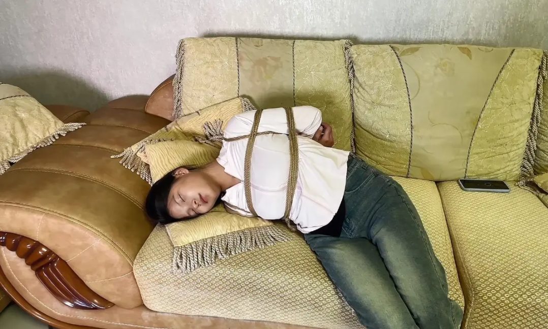 入室盗窃【两个新人第一次体验捆绑，表演】-5