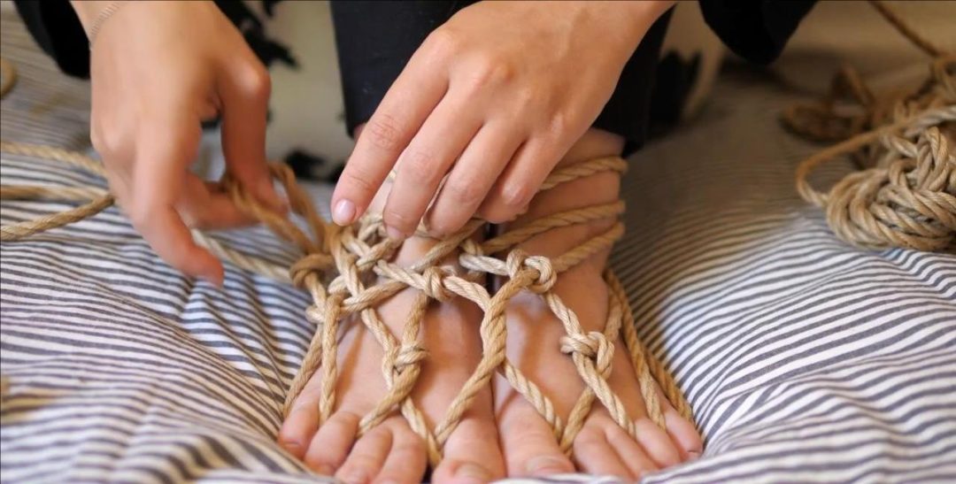 Feet tie shibari-9