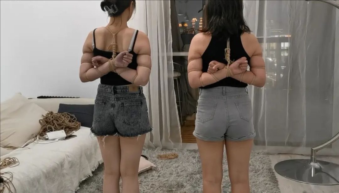 奥特曼：新约的两个小胖妞，逃脱测试-1