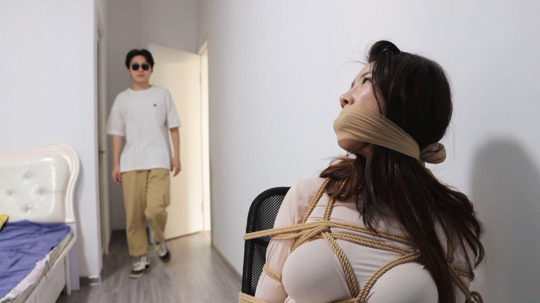 柳洋主演DID剧情片《少妇家暴危机》（上）美貌少妇被老公怀疑外遇遭监禁拷问失禁！-20