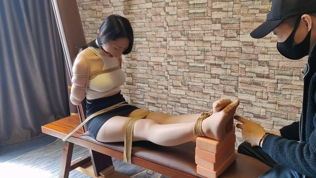 一绳所爱工作室定拍：大学生莹莹后手观音老虎凳拷问-1