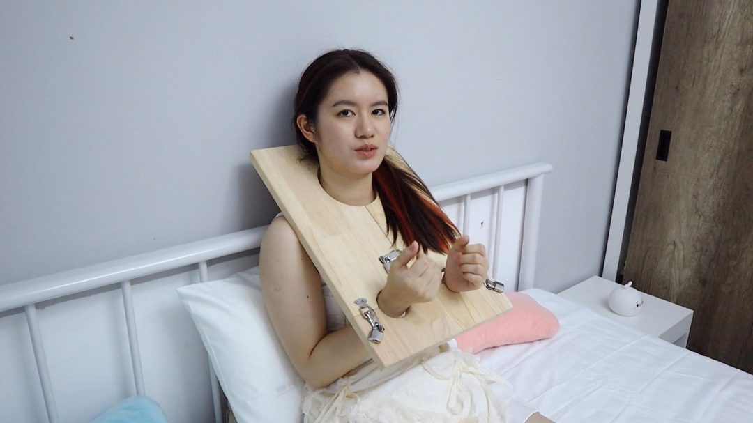 梦涵QQ铐 磁力绑带 木枷 初体验1 挠脚挠全身TK-9