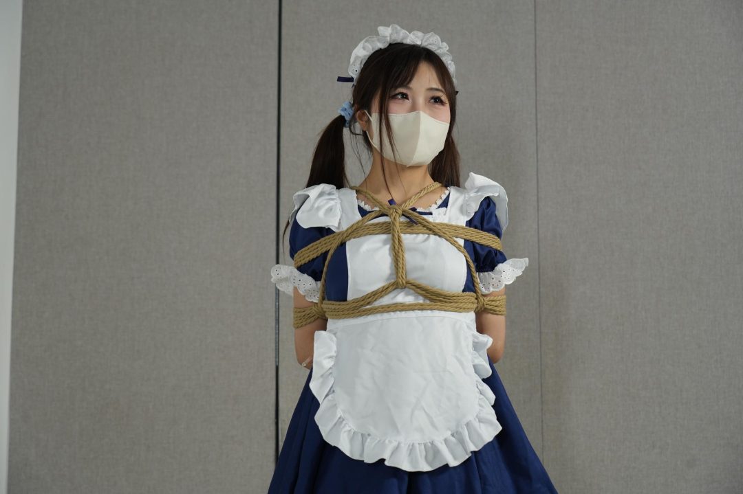 【灰太郎的羊】【希希】铁链与额头碰撞声很悦耳，但美女的呻吟声更让人兴奋不已【日式+折腿缚+郊狼3.0】【女仆装】-1