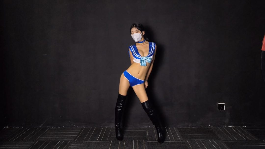 手铐舞蹈. handcuff dance [K-POP] Wiggle Wiggle - HELLOVENUS.美少女战士cosplay.Sailor Moon Cosplay-2