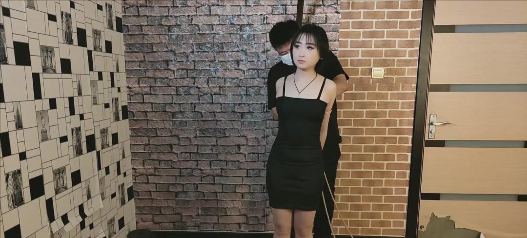 模特颜颜 露脸 跪姿 强高 挠痒 滴蜡 口球 身材绝了-1