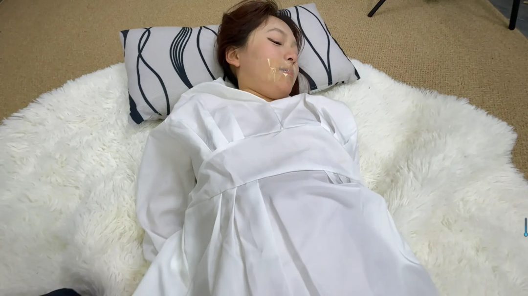 客户定拍 白色连衣裙盈盈 被劫匪胶带封嘴 长时间 多姿势禁锢放置挣扎-5 客户定拍 白色连衣裙盈盈 被劫匪胶带封嘴 长时间 多姿势禁锢放置挣扎-5