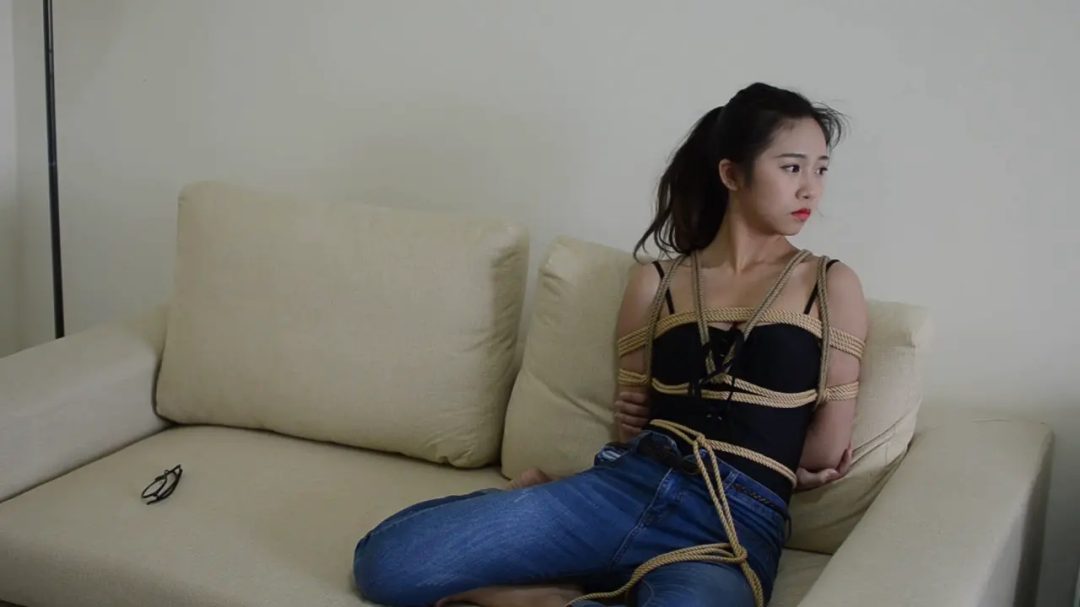 木子正私藏定拍—Tayla牛仔裤绳艺写真-4