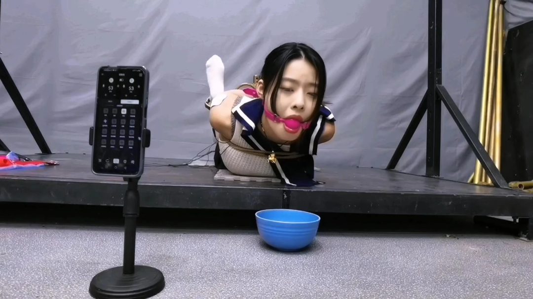 希希看到口塞和口球和k9架心血来潮，表示自愿玩一把口水大战,那就马上开始......-5