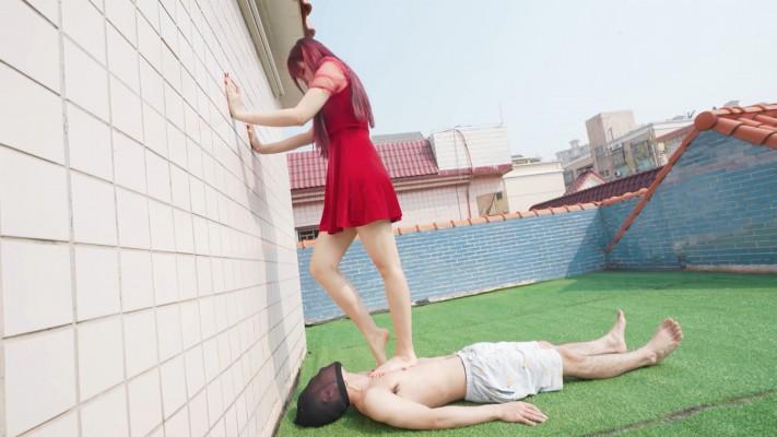 樱崎露台踢踩瘦狗-1