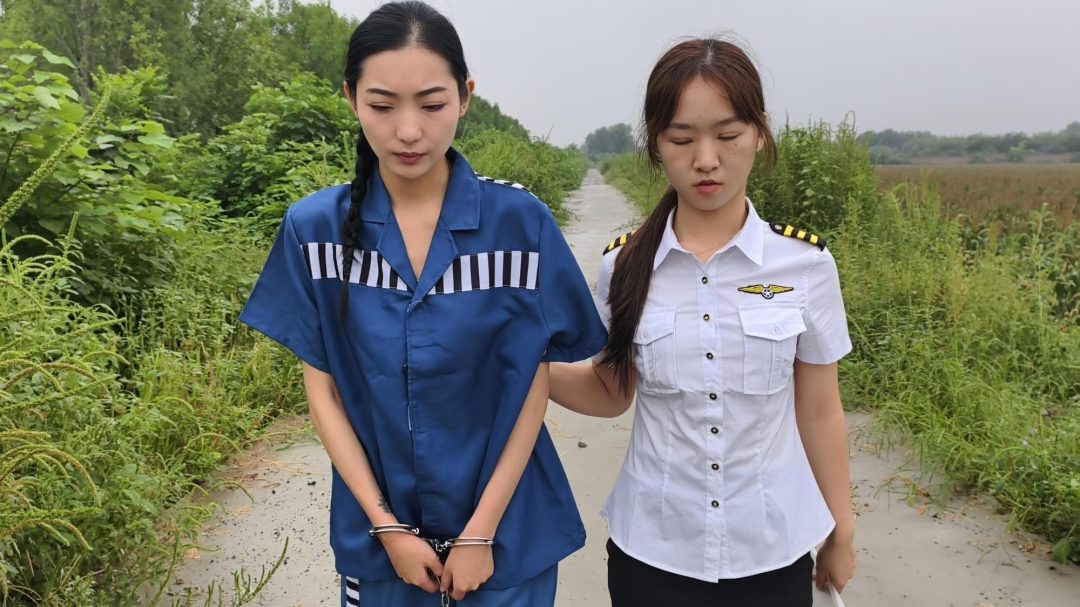 【忘忧社工作室】新模特沈冰（上）女犯沈冰被提审，询问其藏匿作案工具的地点，她称已扔在郊外但记不清具体位置。-7
