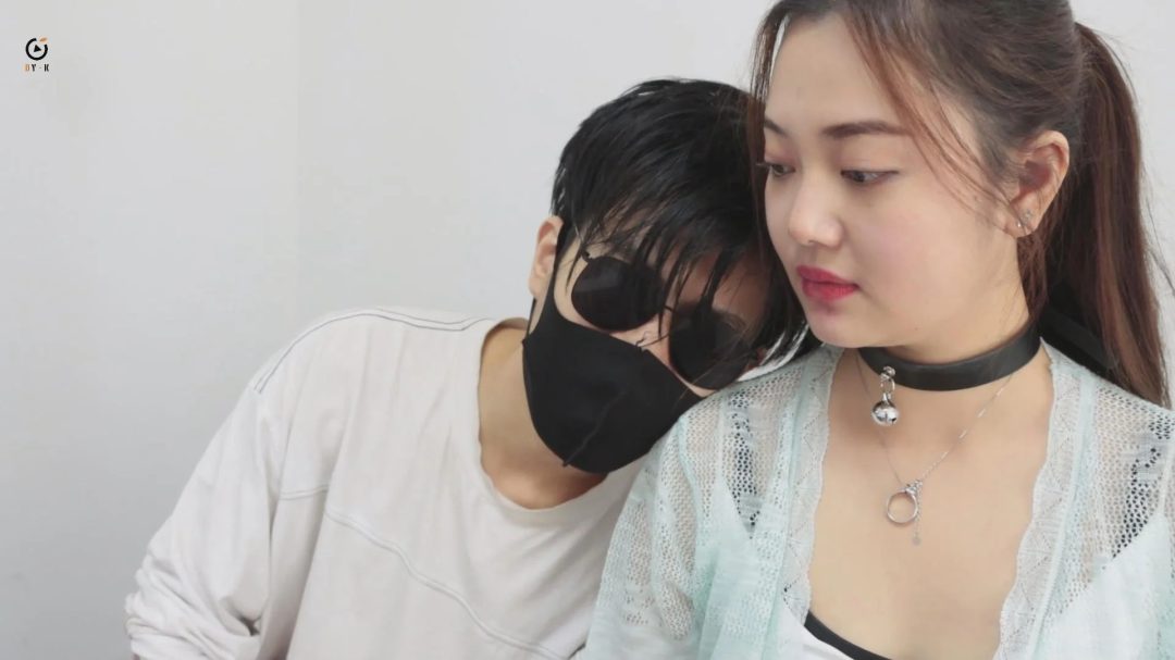 【得意客定拍】《古怪的家庭教师》少有的熟女类型模特的尝试，如此家教何愁学业不成？-12
